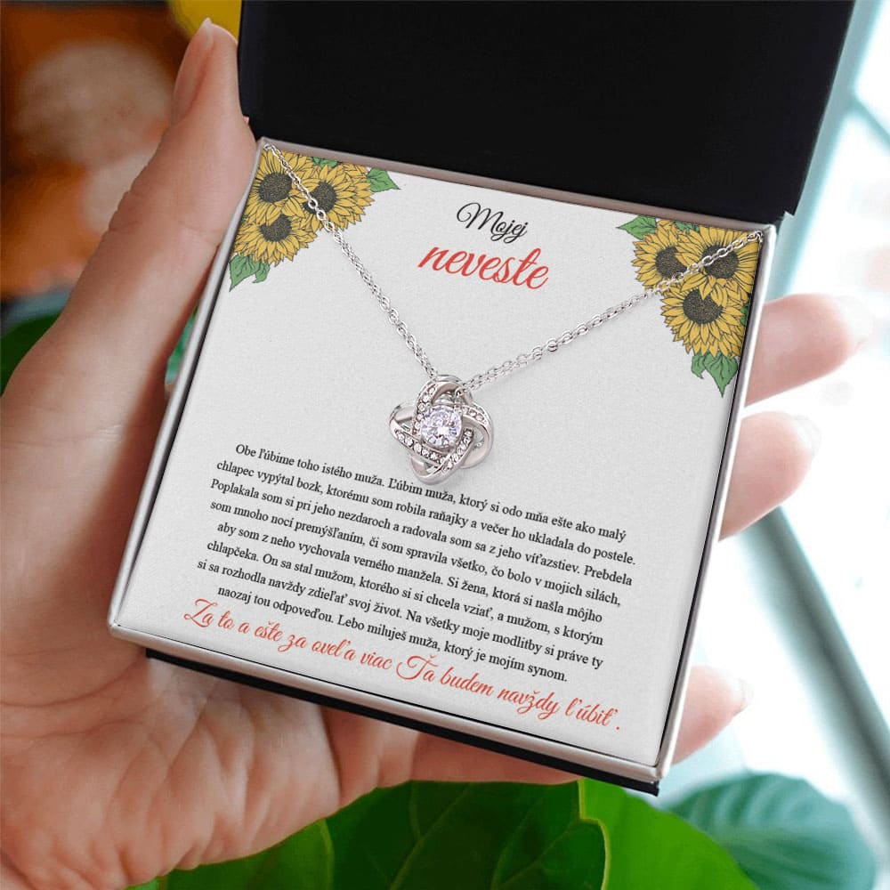 EVELYN_26.11.22_LILJANA_SK_1000X1000px_V2_COR_V1